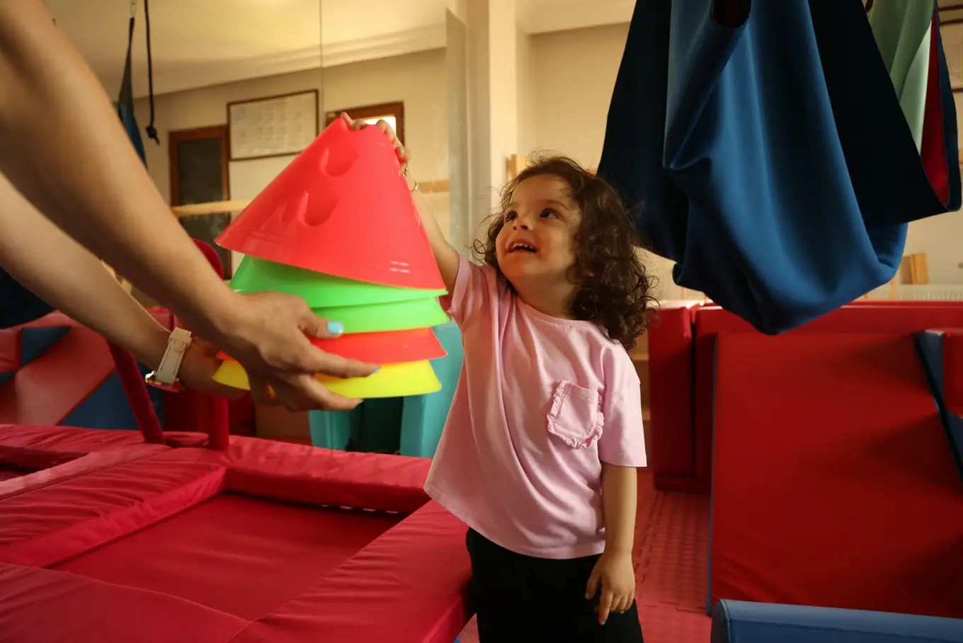 dziewczynka w przedszkolu